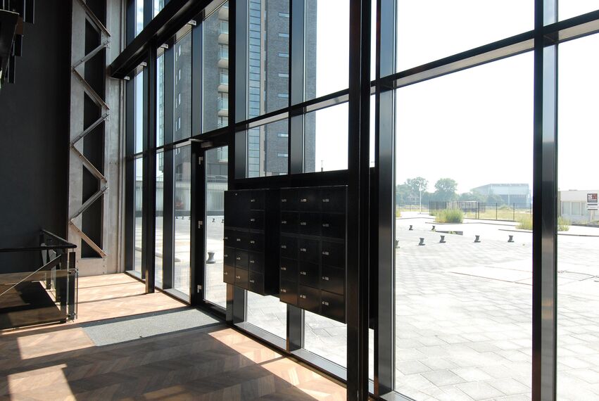 ConceptSystem 68 Portes, CS 38-SL Systèmes annulés, ConceptWall 50 Murs rideaux, CS 38-SL Systèmes annulés et ConceptSystem 68 Fenêtres - Office building De Drie Rivieren situé à Ridderkerk, les Pays-Bas