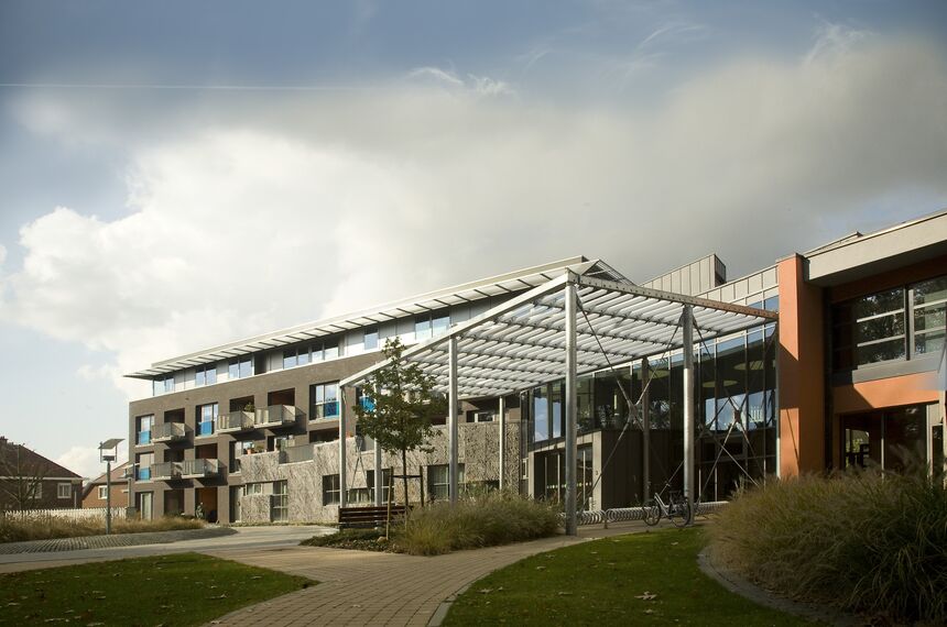 ConceptWall 50 Murs rideaux, BriseSoleil 100 Brise Soleil et BriseSoleil 30  Brise Soleil - Service flat/Rest house Ter Vlierbeke situé à Kessel-Lo, Belgique