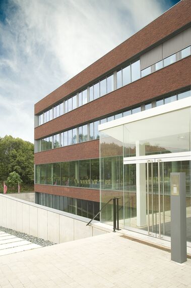 ConceptWall 50 Murs rideaux - School Faculteit REGA - V&V Leuven situé à Leuven, Belgique