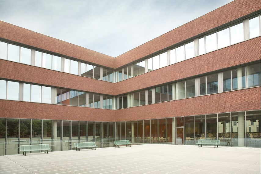 ConceptWall 50 Murs rideaux - School Faculteit REGA - V&V Leuven situé à Leuven, Belgique