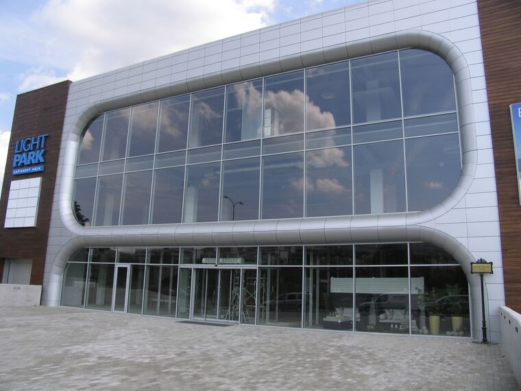 ConceptWall 50 Murs rideaux - Shopping centre Shopping center Light Park situé à Bratislava, République slovaque