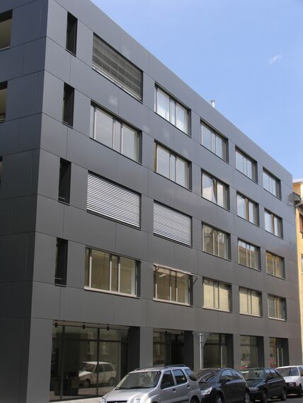 ConceptWall 50 Murs rideaux - Multifunctional Building Moskovska situé à Bratislava, République slovaque