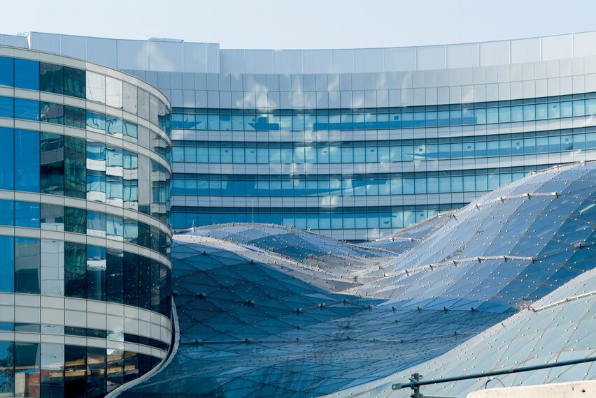 ConceptWall 50 Murs rideaux - Shopping centre Zlote Tarasy situé à Warsaw, Pologne