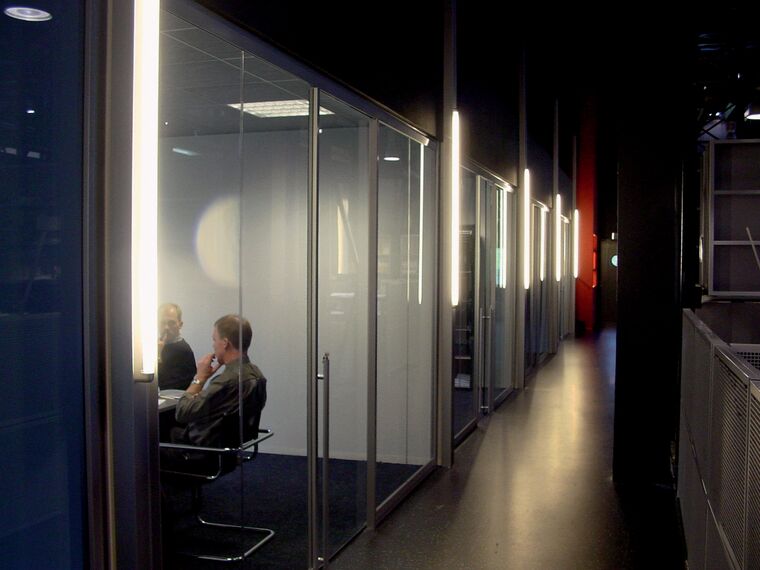 ConceptWall 50 Murs rideaux - Warehouse Roos & Ros situé à Oud-Beijerland, les Pays-Bas