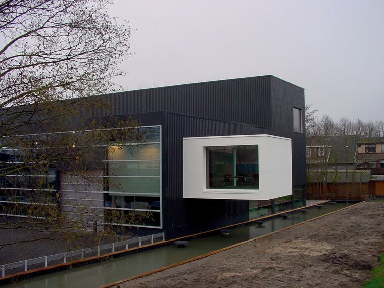 ConceptWall 50 Murs rideaux - Warehouse Roos & Ros situé à Oud-Beijerland, les Pays-Bas