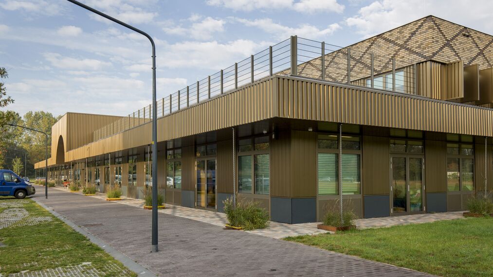 ConceptSystem 77 Doors, CS 77 Hidden Vent Windows, CW 50 Standard Façades and CW 50 Façades - School KJC Heliomare & MFS Heemskerk located in Heemskerk, The Netherlands