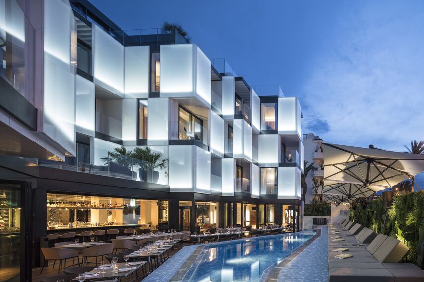ConceptSystem 68 Fenêtres, ConceptFolding 77 Coulissants et CS 77 Fire Proof Portes - Hotel Sir Joan situé à Ibiza, Espagne