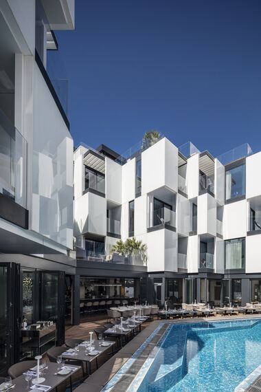 ConceptSystem 68 Fenêtres, ConceptFolding 77 Coulissants et CS 77 Fire Proof Portes - Hotel Sir Joan situé à Ibiza, Espagne