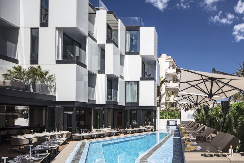 ConceptSystem 68 Fenêtres, ConceptFolding 77 Coulissants et CS 77 Fire Proof Portes - Hotel Sir Joan situé à Ibiza, Espagne