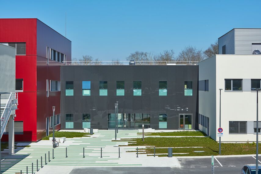 CI 45 Doors, CI 45 Windows, XS 50-BR window, CW 50 Standard Façades, CW 50 Façades, CS 77 Fire Proof Windows and CW 50-SC Façades - Groupe Hospitalier Melun-Sénart located in Dammarie Les Lys, France