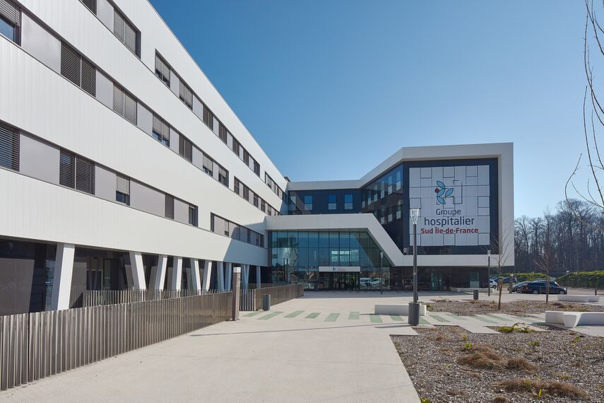 CI 45 Doors, CI 45 Windows, XS 50-BR window, CW 50 Standard Façades, CW 50 Façades, CS 77 Fire Proof Windows and CW 50-SC Façades - Groupe Hospitalier Melun-Sénart located in Dammarie Les Lys, France