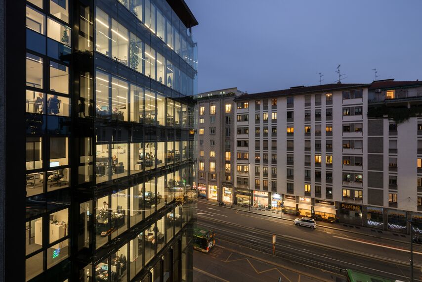 CW 60-SC Murs rideaux - Office building Office building Largo Augusto Milano situé à Milan, Italie