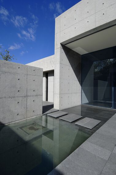 ConceptPatio 155 Coulissants et CS 68 Hidden Vent Fenêtres - Villa Concrete House situé à Madrid, Espagne