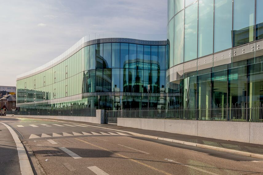 ThermoSystem 68 Fenêtres, ConceptWall 50 Murs rideaux et CW 60-SC Murs rideaux - Office building Siège MATMUT - La Filature situé à Rouen, France