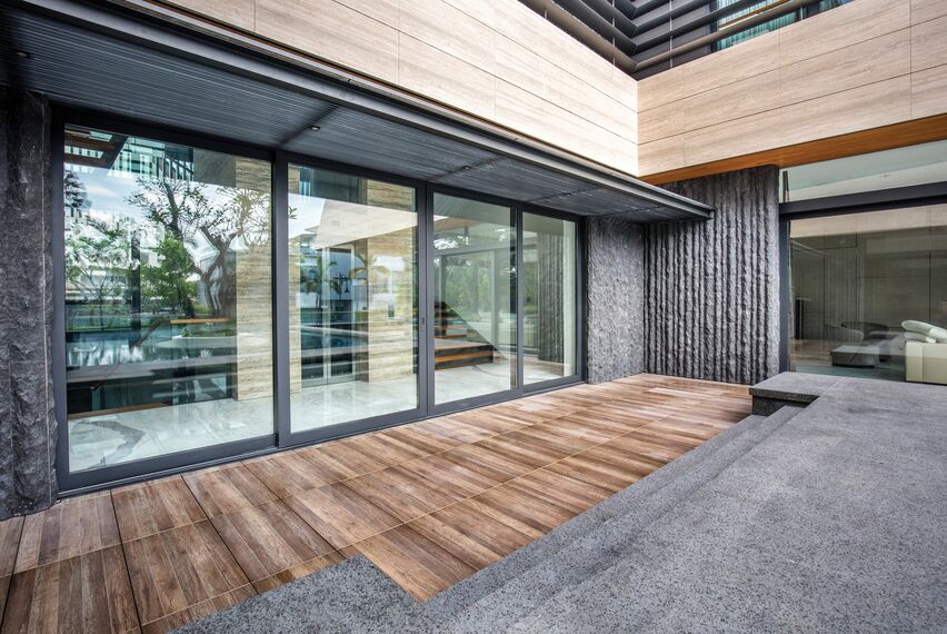 ConceptSystem 59 Fenêtres et CP 96 Coulissants - Villa 11 Sunridge Park situé àSingapour