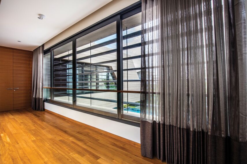 ConceptSystem 59 Fenêtres et CP 96 Coulissants - Villa 11 Sunridge Park situé àSingapour