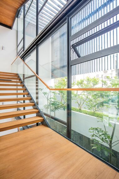 ConceptSystem 59 Fenêtres et CP 96 Coulissants - Villa 11 Sunridge Park situé àSingapour