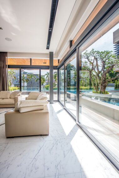 ConceptSystem 59 Fenêtres et CP 96 Coulissants - Villa 11 Sunridge Park situé àSingapour