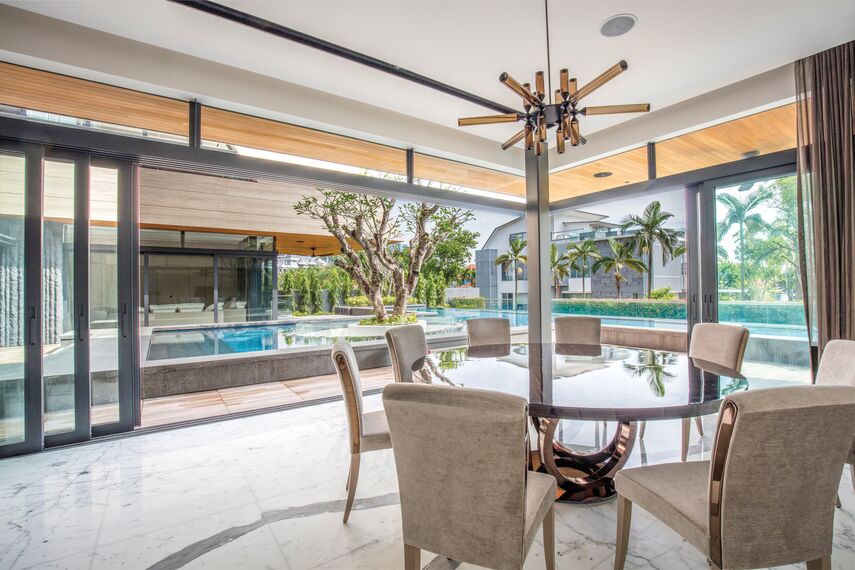 ConceptSystem 59 Fenêtres et CP 96 Coulissants - Villa 11 Sunridge Park situé àSingapour