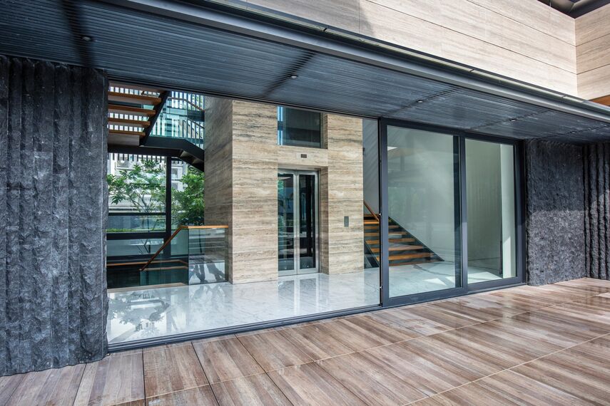 ConceptSystem 59 Fenêtres et CP 96 Coulissants - Villa 11 Sunridge Park situé àSingapour