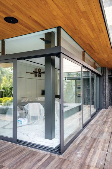 ConceptSystem 59 Fenêtres et CP 96 Coulissants - Villa 11 Sunridge Park situé àSingapour