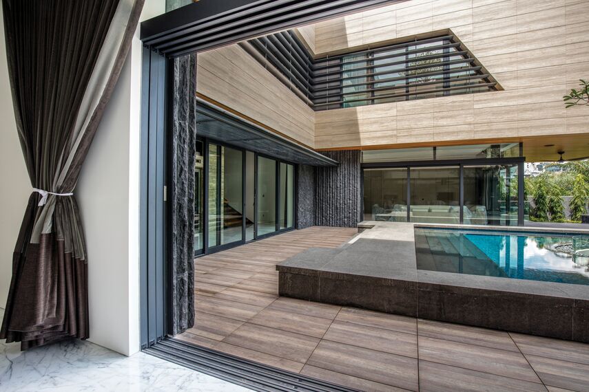 ConceptSystem 59 Fenêtres et CP 96 Coulissants - Villa 11 Sunridge Park situé àSingapour