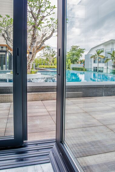 ConceptSystem 59 Fenêtres et CP 96 Coulissants - Villa 11 Sunridge Park situé àSingapour