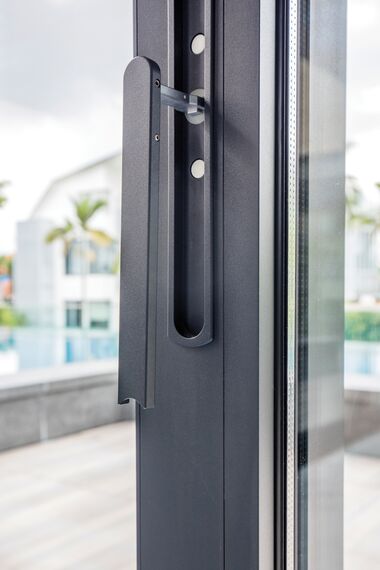 ConceptSystem 59 Fenêtres et CP 96 Coulissants - Villa 11 Sunridge Park situé àSingapour