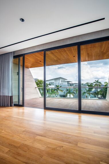 ConceptSystem 59 Fenêtres et CP 96 Coulissants - Villa 11 Sunridge Park situé àSingapour