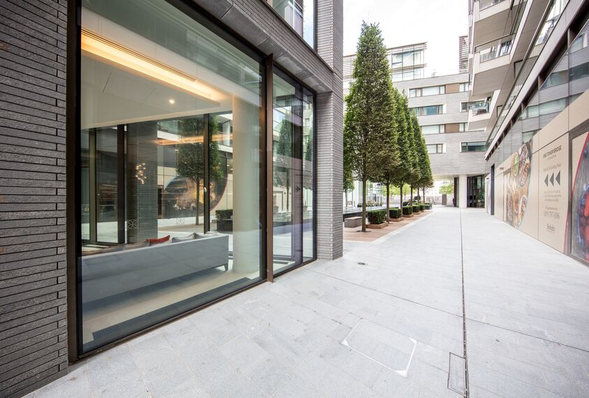 ConceptSystem 68 Fenêtres, ConceptWall 60 Murs rideaux, ConceptPatio 130 Coulissants, ConceptSystem 77 Fenêtres, ConceptSystem 77 Portes et ConceptWall 50 Murs rideaux - One Tower Bridge situé à London, Royaume-Uni