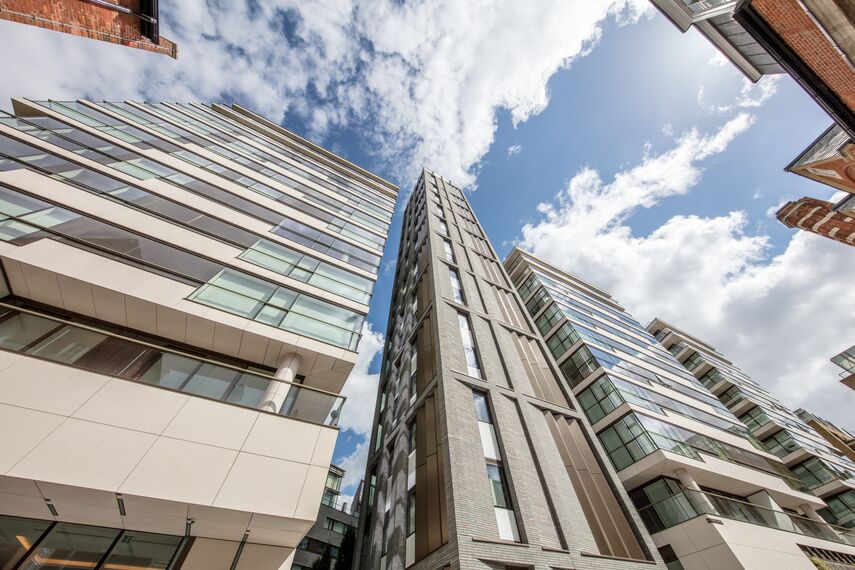 ConceptSystem 68 Fenêtres, ConceptWall 60 Murs rideaux, ConceptPatio 130 Coulissants, ConceptSystem 77 Fenêtres, ConceptSystem 77 Portes et ConceptWall 50 Murs rideaux - One Tower Bridge situé à London, Royaume-Uni