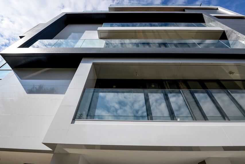 Purity Poignées, ConceptSystem 77 Fenêtres et CW 50-HI Murs rideaux - Complexe immobilier Mountain View Residence situé à Sofia, Bulgarije