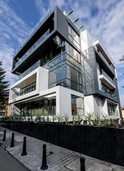 Purity Poignées, ConceptSystem 77 Fenêtres et CW 50-HI Murs rideaux - Complexe immobilier Mountain View Residence situé à Sofia, Bulgarije
