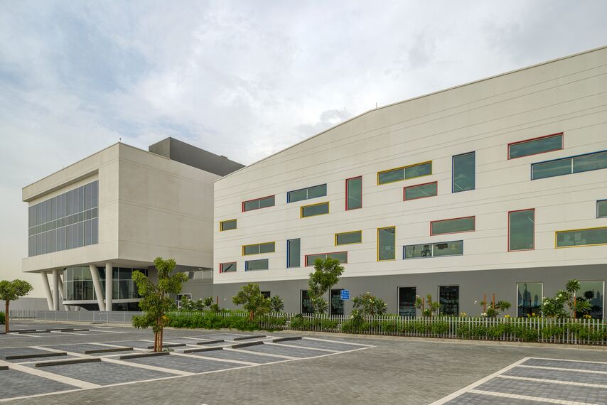 EcoSystem 50 Fenêtres et CW 50-HI Murs rideaux - School Swiss Scientific International School situé à Dubai, Émirats arabes unis