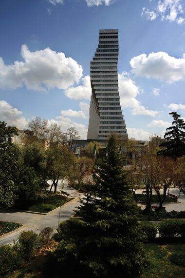 ConceptWall 60 Murs rideaux, ConceptSystem 68 Fenêtres et Ventalis Produits Périphériques - Office building Jaam Tower situé à Tehran, Iran