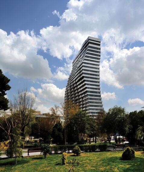 ConceptWall 60 Murs rideaux, ConceptSystem 68 Fenêtres et Ventalis Produits Périphériques - Office building Jaam Tower situé à Tehran, Iran