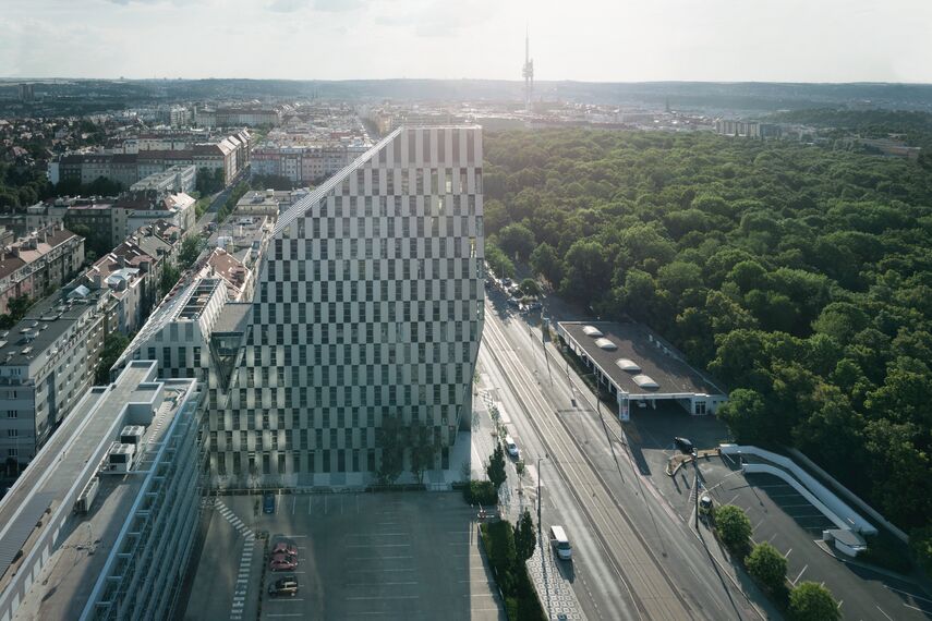 CW 86 Standard Façades and CW 86-EF Façades - Office building Crystal located in Prague, Czech Republic