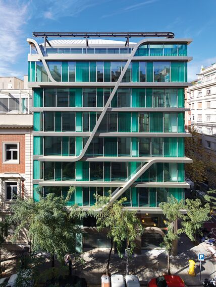 ConceptSystem 68 Portes et CS 68 Hidden Vent Fenêtres - Office building officebuildingtravessera situé à Barcelona, Espagne