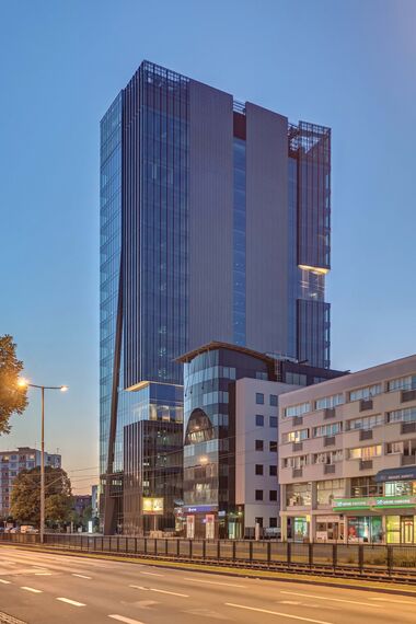 CS 86-HI (c) Systèmes annulés, CW 50-HI Murs rideaux et CW 50-FP Murs rideaux - Office building Office building Neptun situé à Gdańsk, Pologne