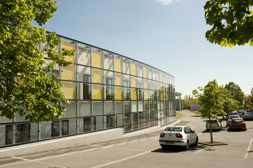 ThermoSystem 57 Fenêtres et CW 50-FV Murs rideaux - College/University University 'Ecole Normale Supérieure de Cachan' (ENS) situé àFrance
