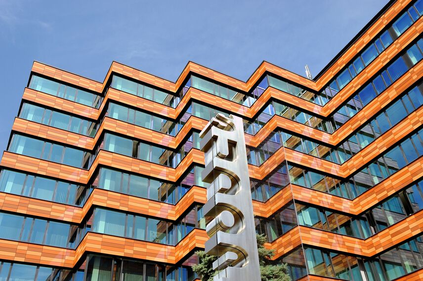 CS 86-HI (c) Systèmes annulés et ConceptWall 50 Murs rideaux - Office building Sudop Office Building situé à Prague, République tchèque
