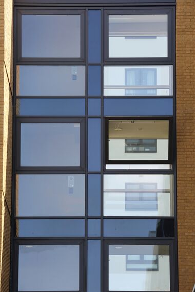 CS 38-SL Systèmes annulés, ConceptSystem 77 Fenêtres, ConceptPatio 130 Coulissants, Vision 50 Portes et ConceptWall 50 Murs rideaux - Complexe immobilier Paynes & Borthwick situé à London, Royaume-Uni