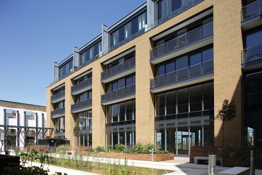 CS 38-SL Systèmes annulés, ConceptSystem 77 Fenêtres, ConceptPatio 130 Coulissants, Vision 50 Portes et ConceptWall 50 Murs rideaux - Complexe immobilier Paynes & Borthwick situé à London, Royaume-Uni