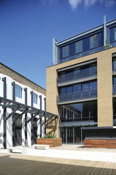 CS 38-SL Systèmes annulés, ConceptSystem 77 Fenêtres, ConceptPatio 130 Coulissants, Vision 50 Portes et ConceptWall 50 Murs rideaux - Complexe immobilier Paynes & Borthwick situé à London, Royaume-Uni