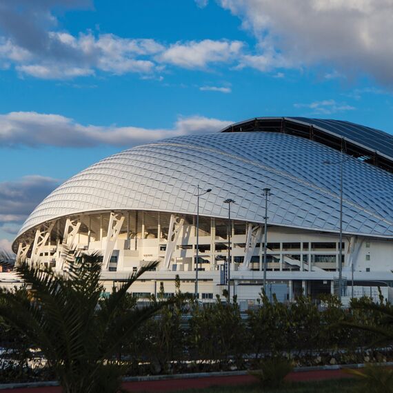 ConceptWall 50 Murs rideaux, ConceptSystem 77 Fenêtres et ConceptSystem 59Pa Fenêtres - Football stadium Fisht Olympic Stadium situé à Sochi, Russie