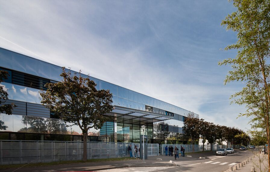 ConceptWall 50 Murs rideaux, XS 50 Fenêtres et BriseSoleil 100 Brise Soleil - School Lycée Jacques Prevert 77 situé àFrance