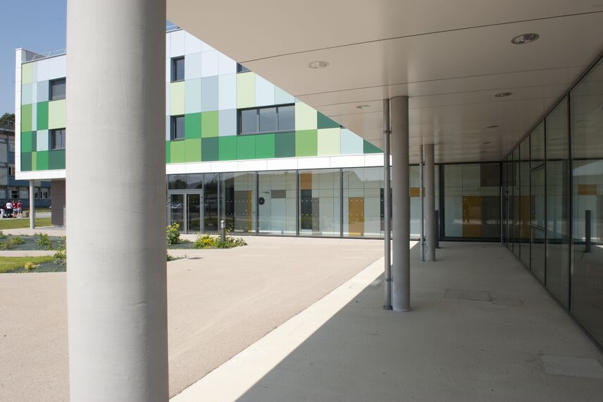 ConceptDoor 50 Portes, BriseSoleil 100 Brise Soleil et XS 50 Fenêtres - Boarding school Lycée Agricole LAVAL (boarding school) situé àFrance