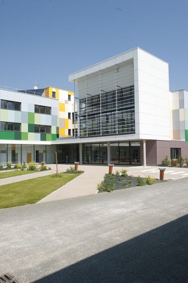 ConceptDoor 50 Portes, BriseSoleil 100 Brise Soleil et XS 50 Fenêtres - Boarding school Lycée Agricole LAVAL (boarding school) situé àFrance