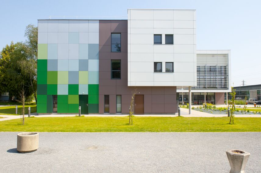 ConceptDoor 50 Portes, BriseSoleil 100 Brise Soleil et XS 50 Fenêtres - Boarding school Lycée Agricole LAVAL (boarding school) situé àFrance