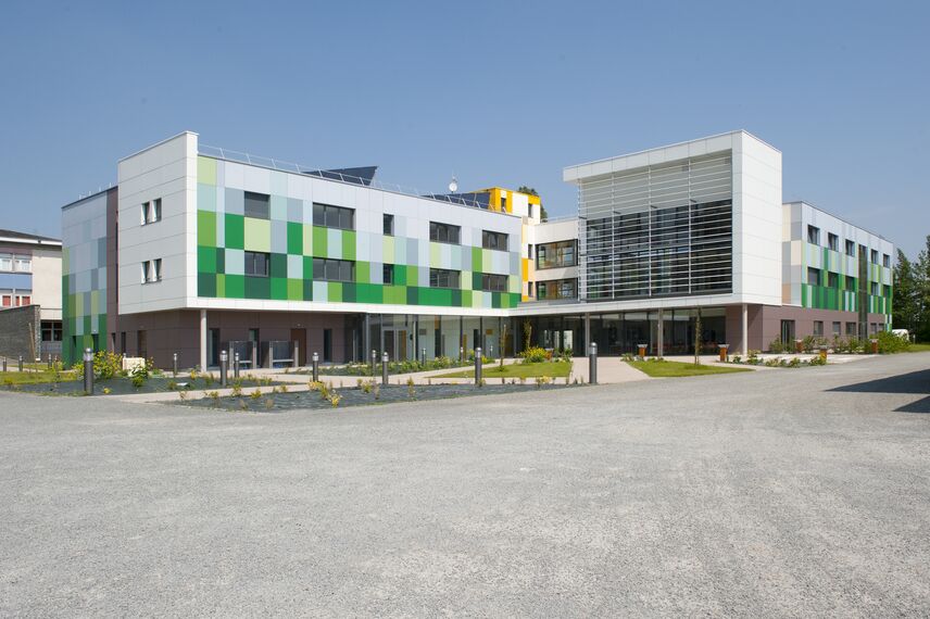 ConceptDoor 50 Portes, BriseSoleil 100 Brise Soleil et XS 50 Fenêtres - Boarding school Lycée Agricole LAVAL (boarding school) situé àFrance